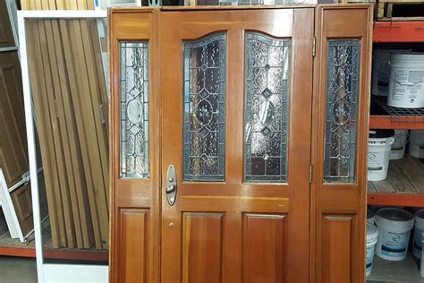 USED DOORS AND WINDOWS 